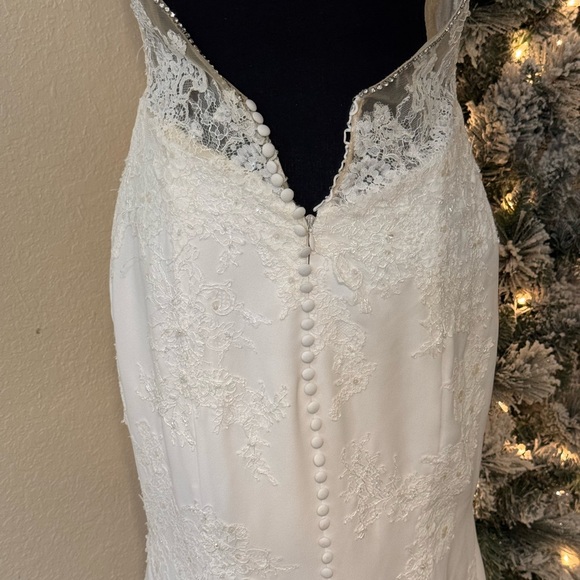 Blue By Enzoani Mermaid Style Ivory Wedding Dress - NEW Size 4 - Retails $4800 - Picture 12 of 16
